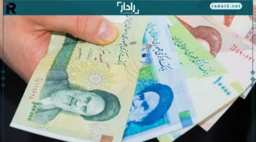 انهيار قياسي للريال الإيراني والدولار يصل إلى 1.3 مليون ريال